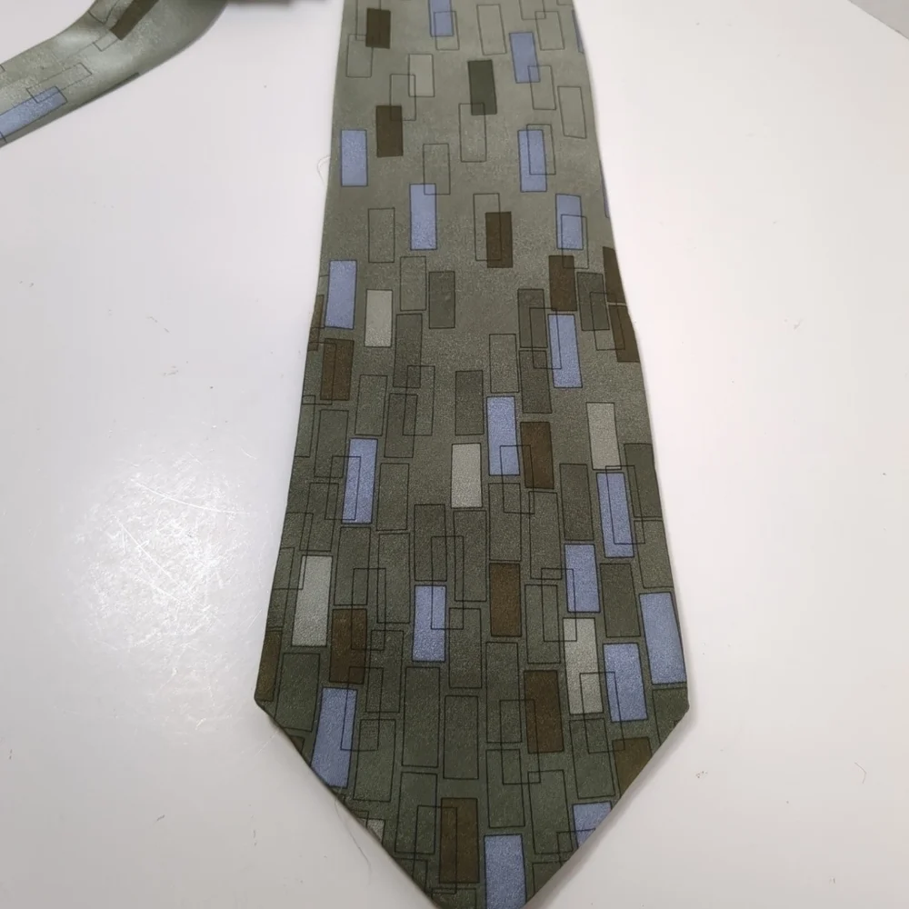 Reaction Kenneth Cole Geometric Patterned Silk Tie - Gray and Blue